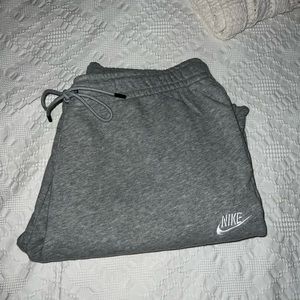 Women’s Nike sweatpants / joggers